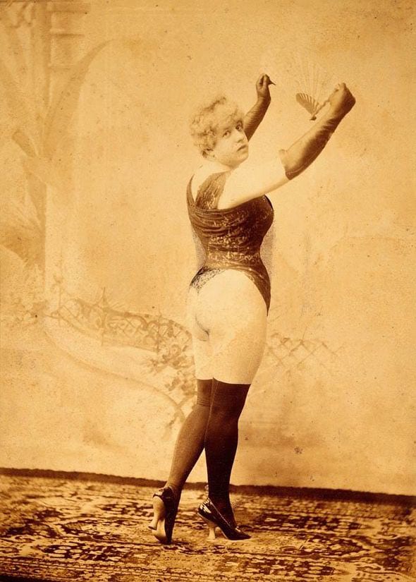 Boris Johnson pic in women's underwear 110 years ago is breaking