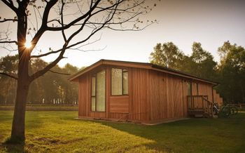 GV of the log cabins at the Sherwood Hideaway holiday lodges, Notts, where Samantha Baldwin was found with her two sons.  A mum who went missing with her two children had previously given them drugs and made a false allegation of abuse against their father, a judge has said.  See NTI story NTIMUM.  At a hearing at Nottingham Family Court today (Monday, April 10) Judge Jeremy Lea issued a statement to set out the facts of the case involving Samantha Baldwin.  He said that as a result of "some very helpful coverage" in the mainstream media, a tip-off from a member of the public enabled police to find the boys.  Samantha was arrested on Thursday on suspicion of abducting her two sons, after they went missing for 10 days.  Samantha Baldwin went missing with her two boys on Monday, March 27. All three were found at the Sherwood Hideaway woodland retreat in Ollerton on Thursday, April 6.