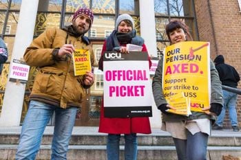 Students and lectures man picket lines and hold a rally on the steps of SOAS (School of Oriental and African Studies) at UCL. Students and staff at UCL man picket lines as and estimated 40,000 University and College Union (UCU) lecturers and academics across the UK strike over changes to their pensions. The strike is the first in a planned series of 14 days of walkouts. UCL, London, February 22 2018.