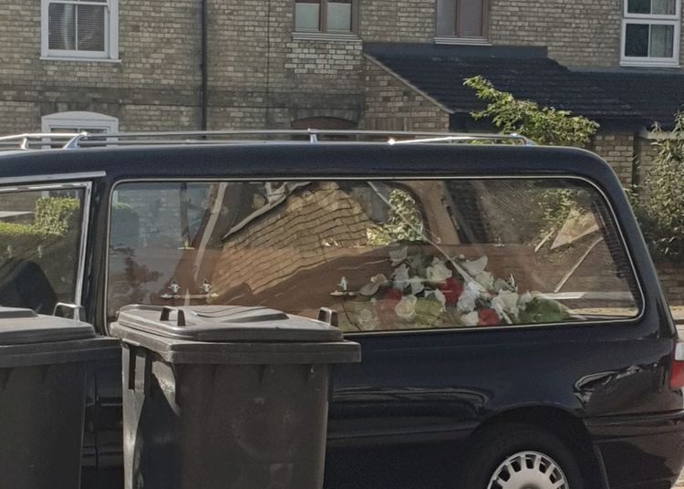 coffin abandoned as undertakers go to cafe