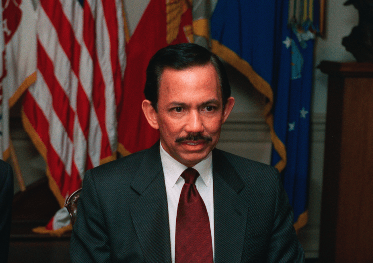 Sultan of Brunei (C) US Pentagon