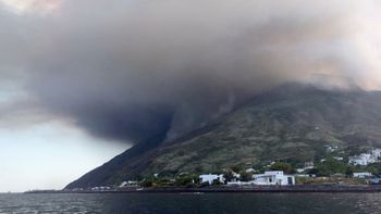 Stromboli volcano erupts (PA)