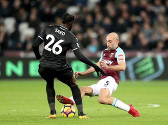 West Ham United's Pablo Zabaleta (right) slides in on Crystal Palace's Bakary Sako (left) during the Premier League match at the London Stadium, London.