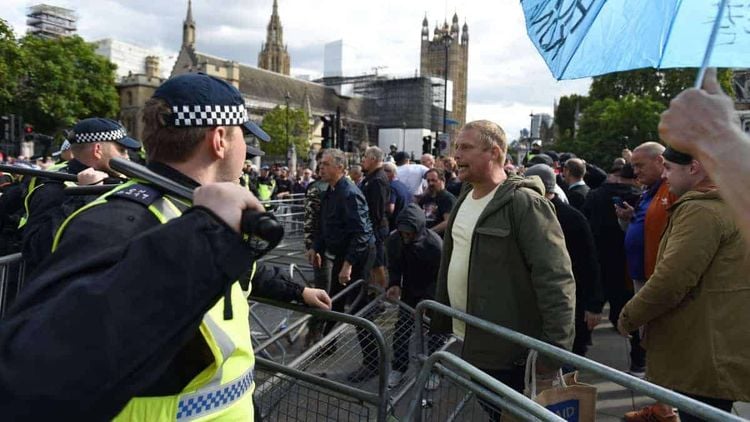 Pro and anti Brexit protests clash parliament square