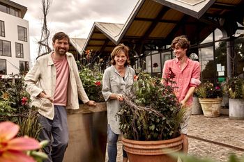 JOY Stevie Parle, Caroline, Arthur | Photo: @CharlieMcKay