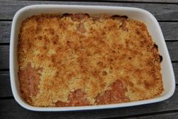 Rhubarb crumble recipe | Photo: Myriam, CC BY-SA 3.0, via Wikimedia Commons