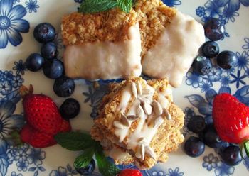 How To Make: Oat Crunchies With Yogurt Glaze