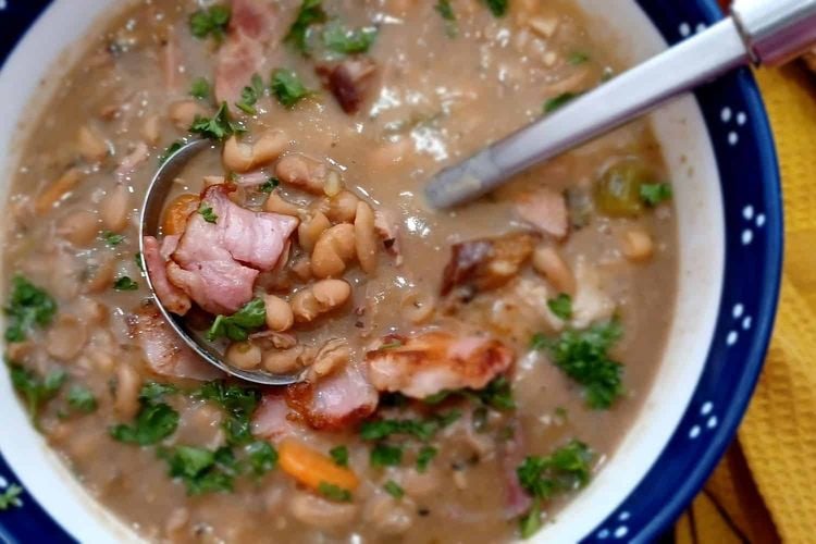 Bean Soup with Pork Shank or Eisbein