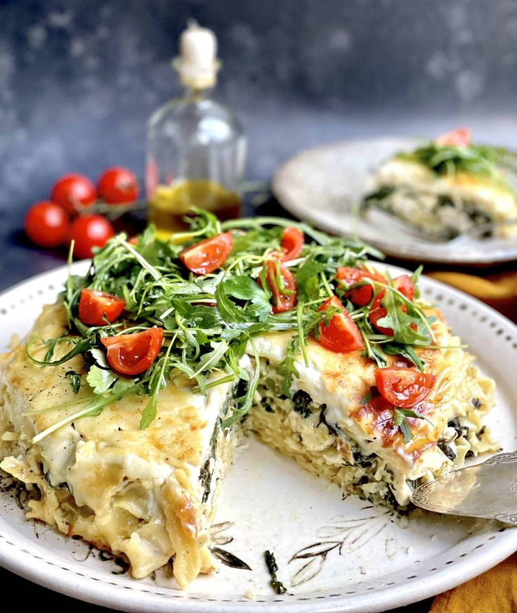 Spinach, feta and chicken pasta cake