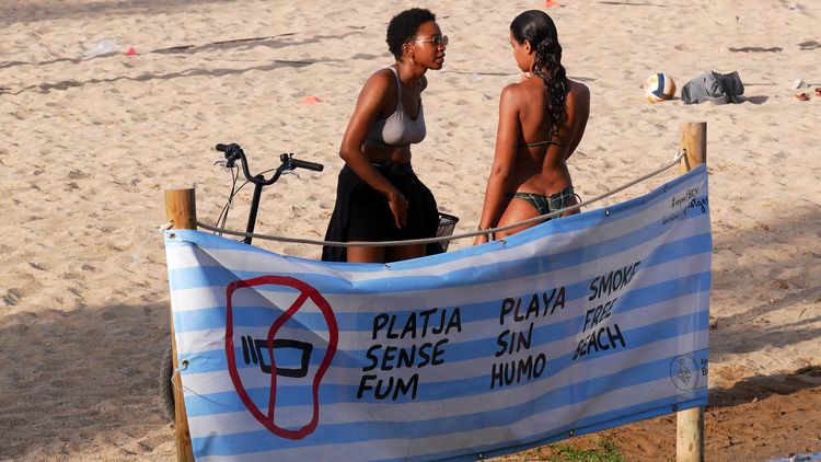 Barcelona beach beaches smoking ban