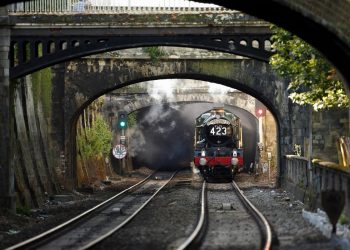 EGGB1W The Weymouth Seaside Express passes Sydney Gardens as it leaves Bath Spa. Image shot 08/2013. Exact date unknown.