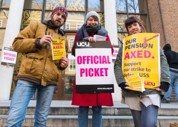 Students and lectures man picket lines and hold a rally on the steps of SOAS (School of Oriental and African Studies) at UCL. Students and staff at UCL man picket lines as and estimated 40,000 University and College Union (UCU) lecturers and academics across the UK strike over changes to their pensions. The strike is the first in a planned series of 14 days of walkouts. UCL, London, February 22 2018.