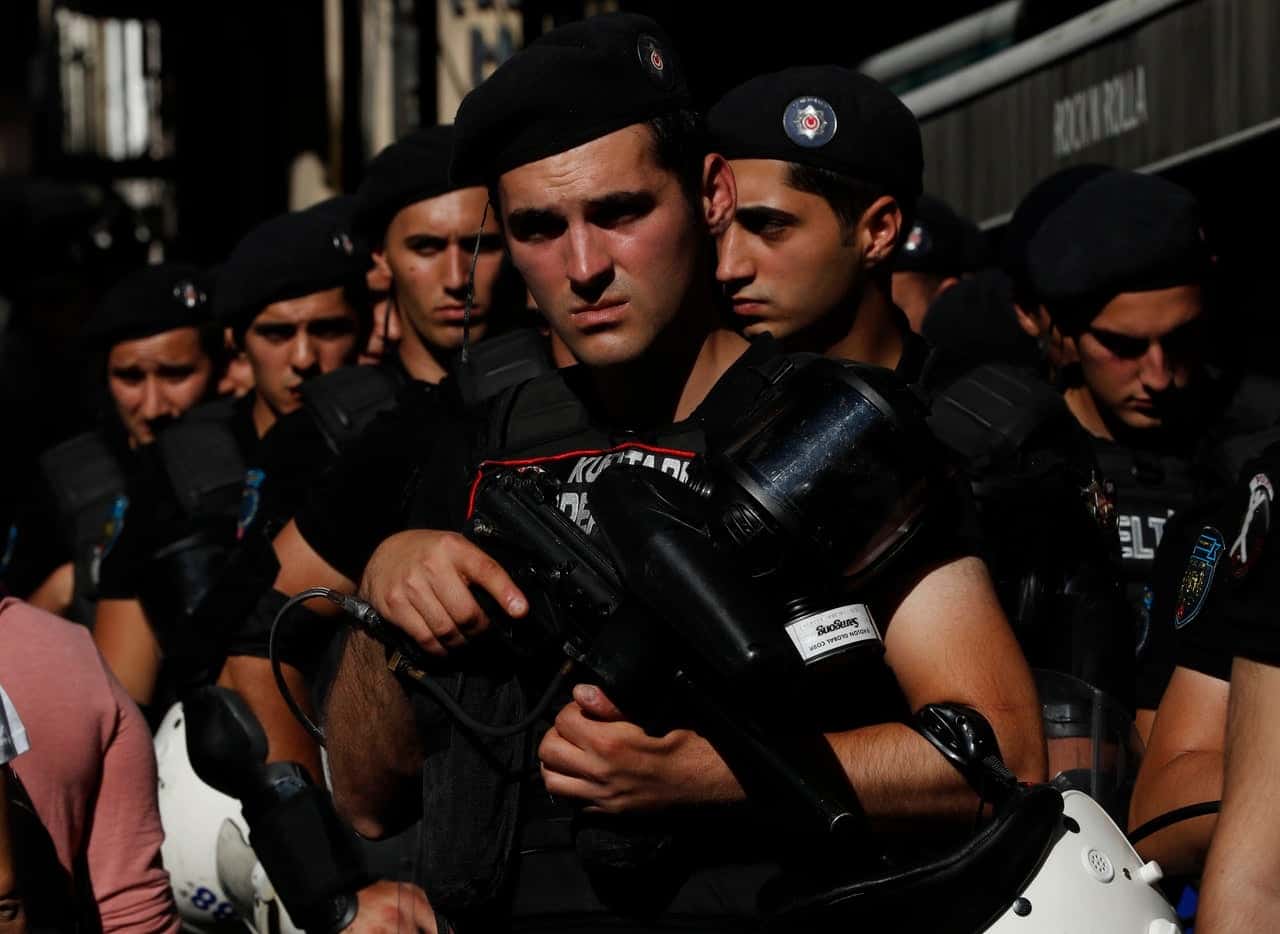 Istanbul Pride revellers out in force, despite march being banned for fifth year