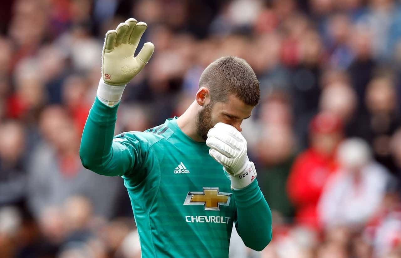 Manchester United offer improved contract to goalkeeper