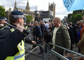 Pro and anti Brexit protests clash parliament square