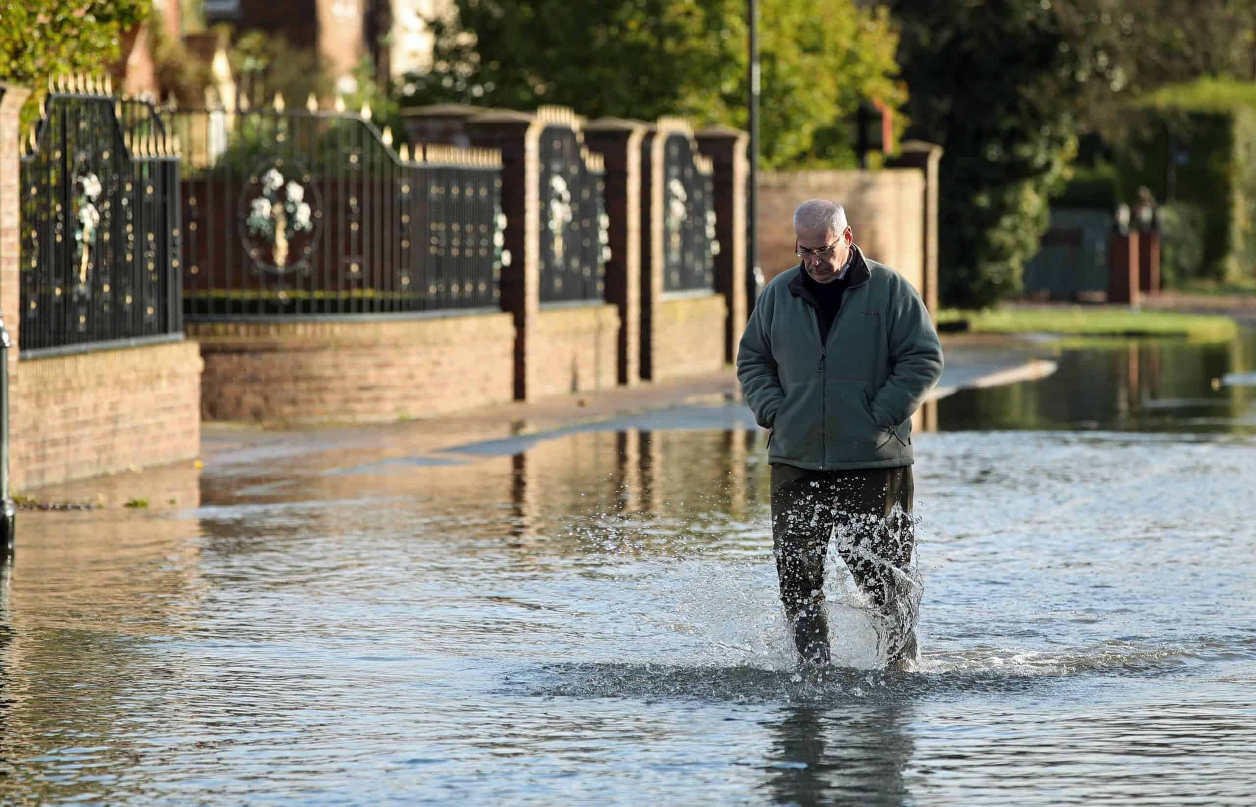 Government response to severe flooding woeful, Labour and Lib Dems say