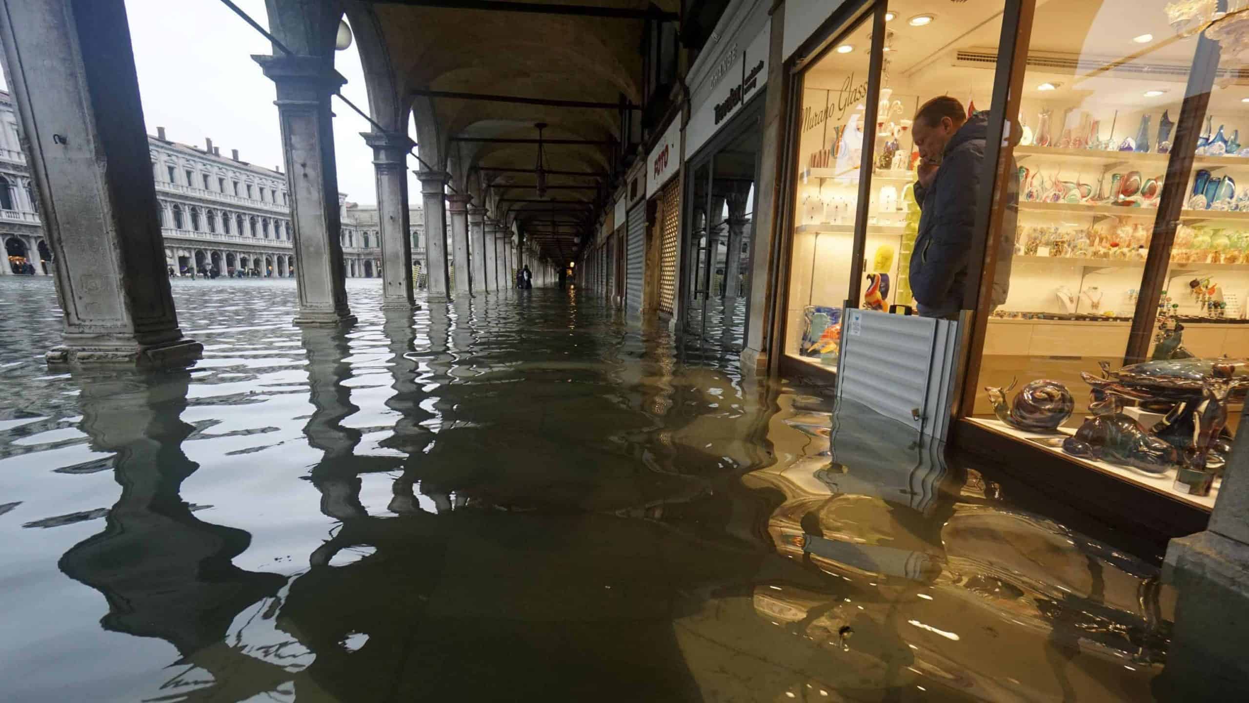 Площадь затопления. Площадь Сан Марко в Венеции затопило. Венеция Сан Марко наводнение 2019. Потоп в Венеции 2019. Венеция затонет.