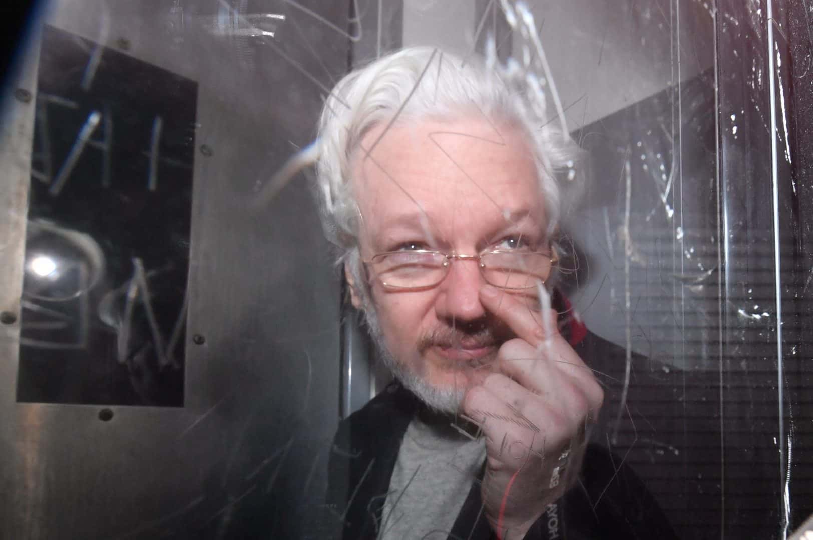 Australian MPs urge Boris Johnson to intervene in Assange extradition case