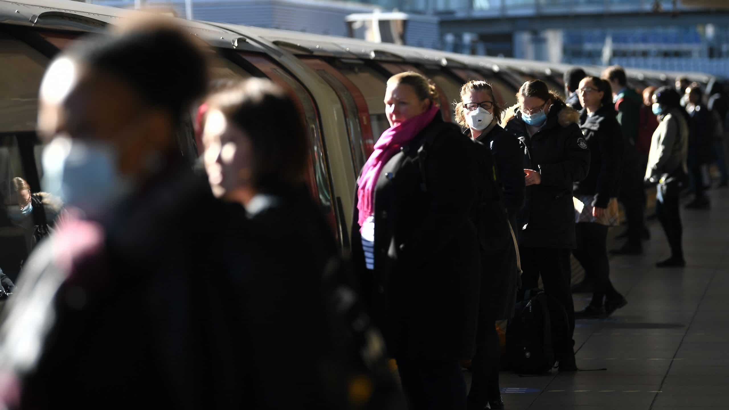 Passengers urged to face away from each other on crowded public transport