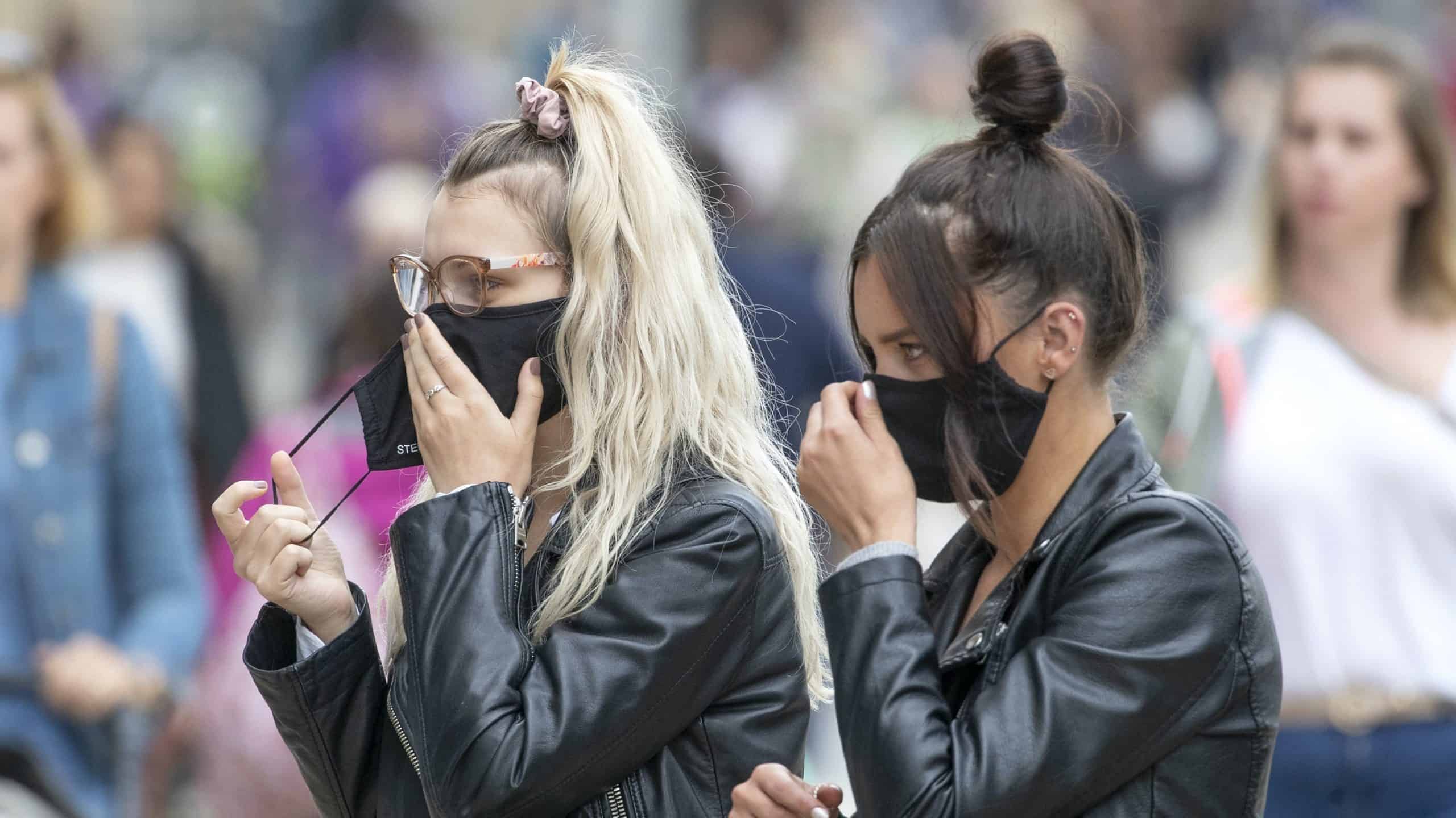 Hundreds of anti-mask protesters descend on Hyde Park