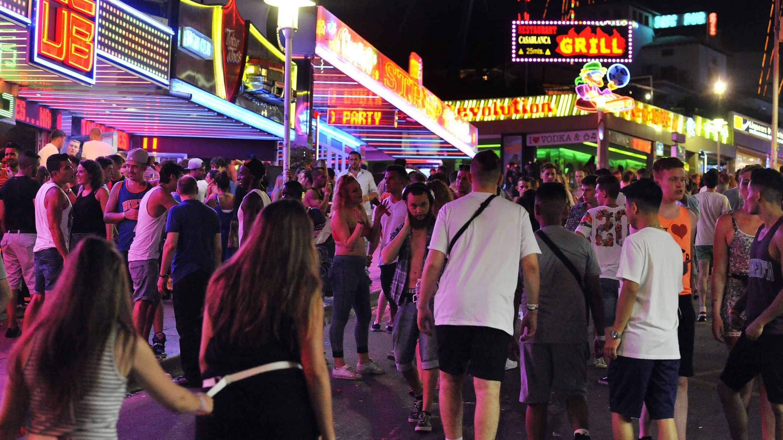 Majorca bars and clubs popular with foreign tourists ordered to close