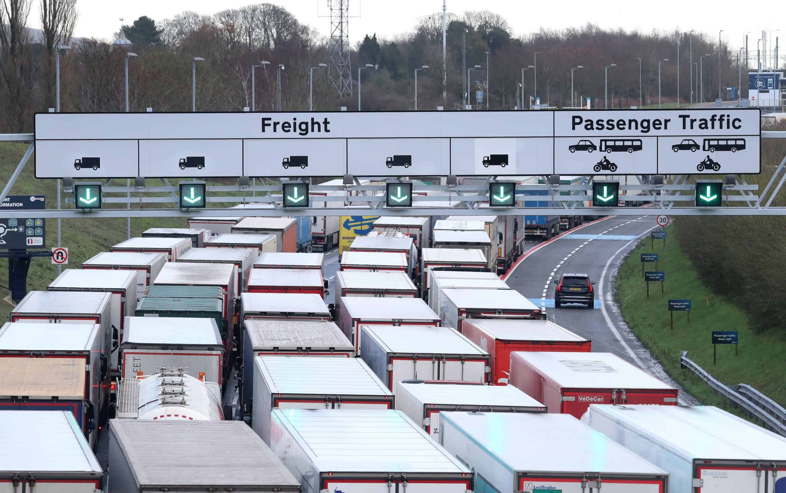 Food shortage fears spark plan to ease Brexit checks on EU imports