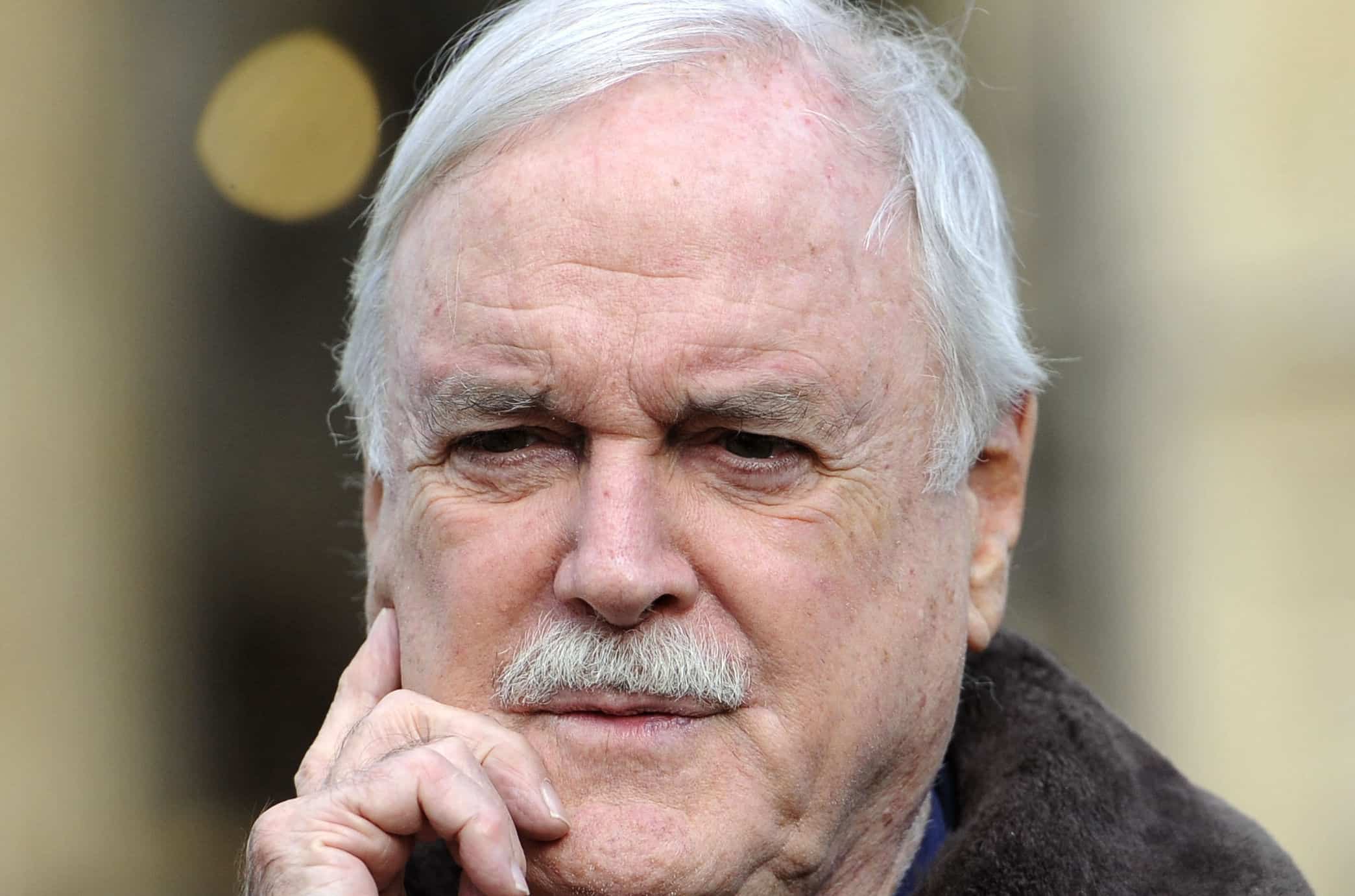 John Cleese. Джон Клиз британский актёр. George Monbiot. Джон Клиз фото.