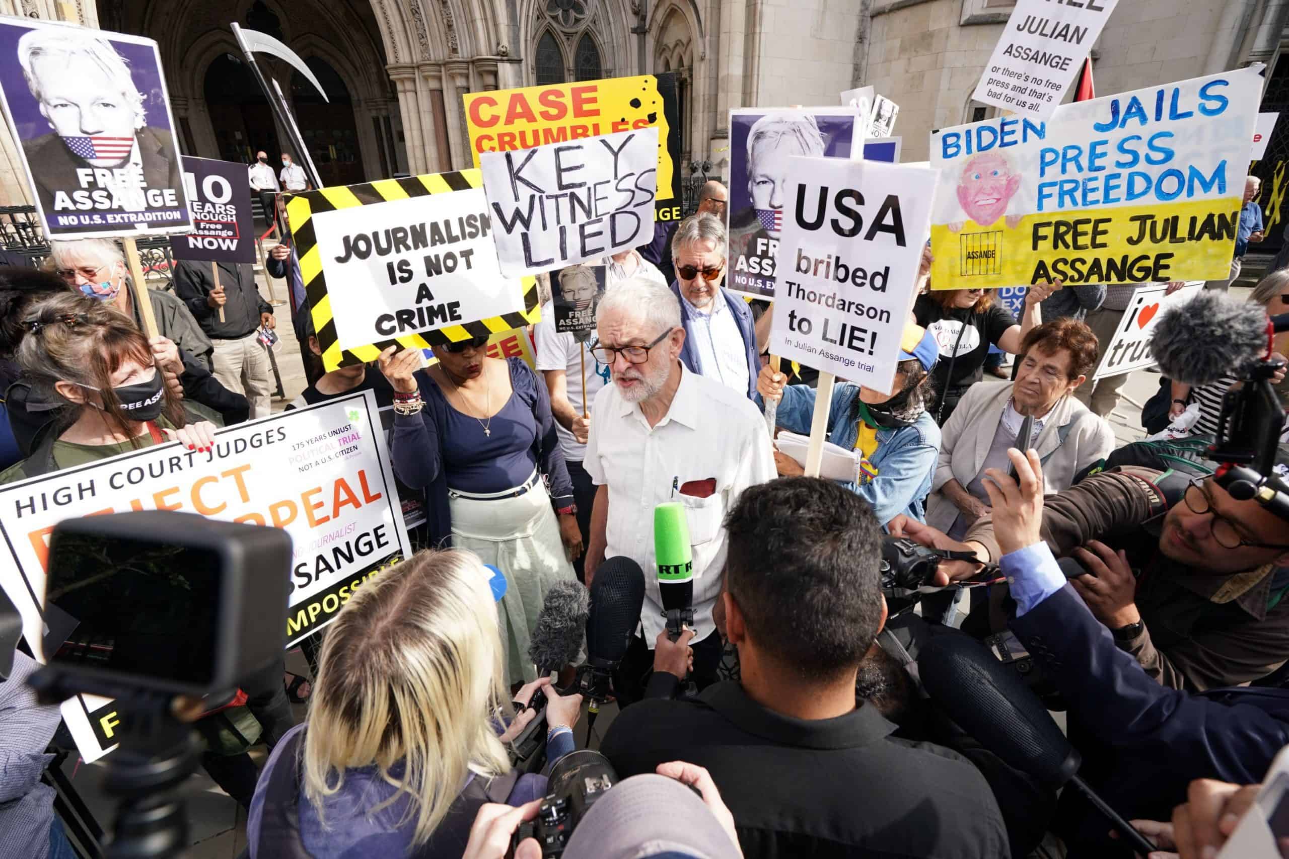 Jeremy Corbyn joins Julian Assange supporters at High Court