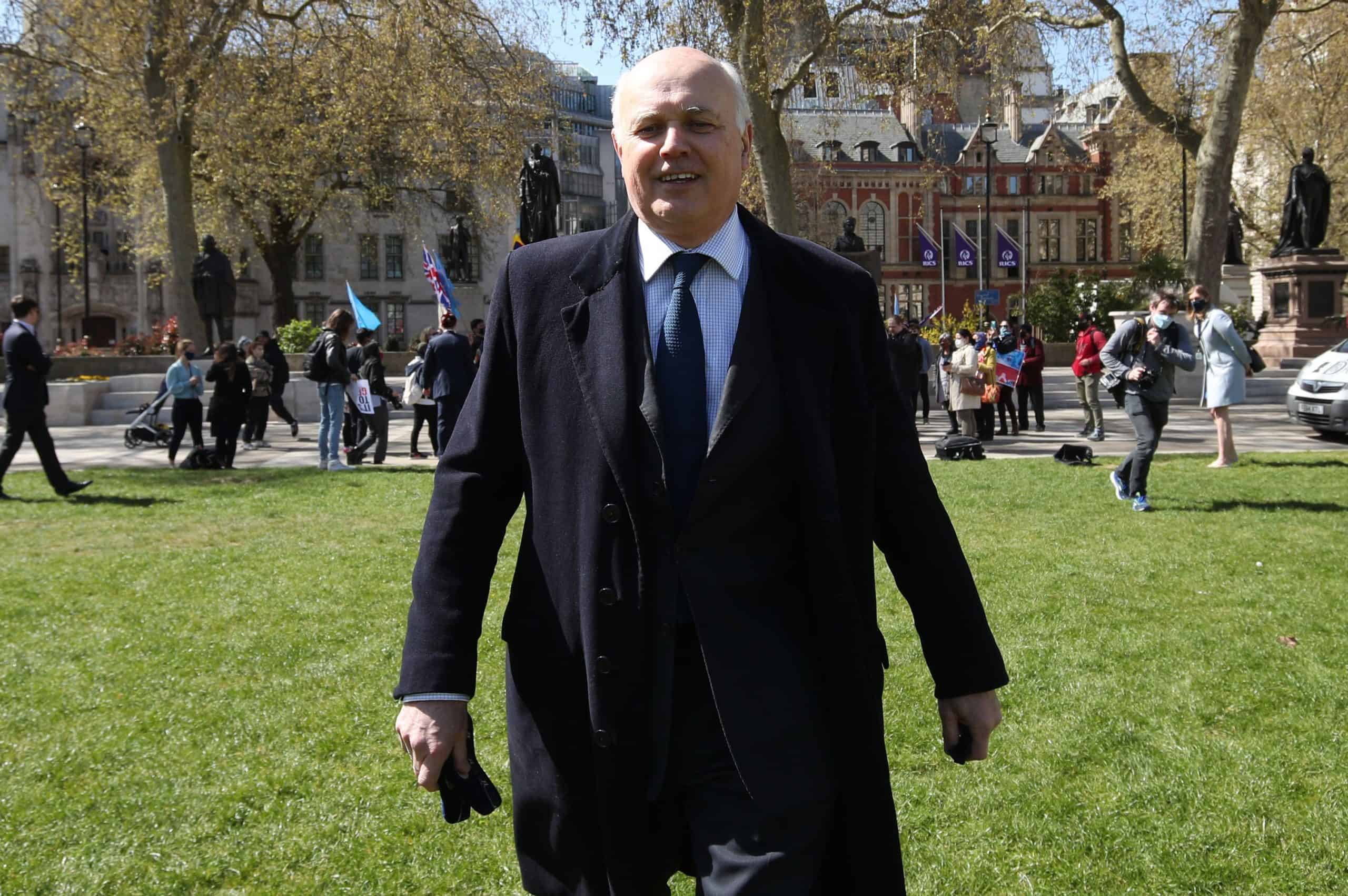 Iain Duncan Smith takes on the scientists and people aren’t impressed