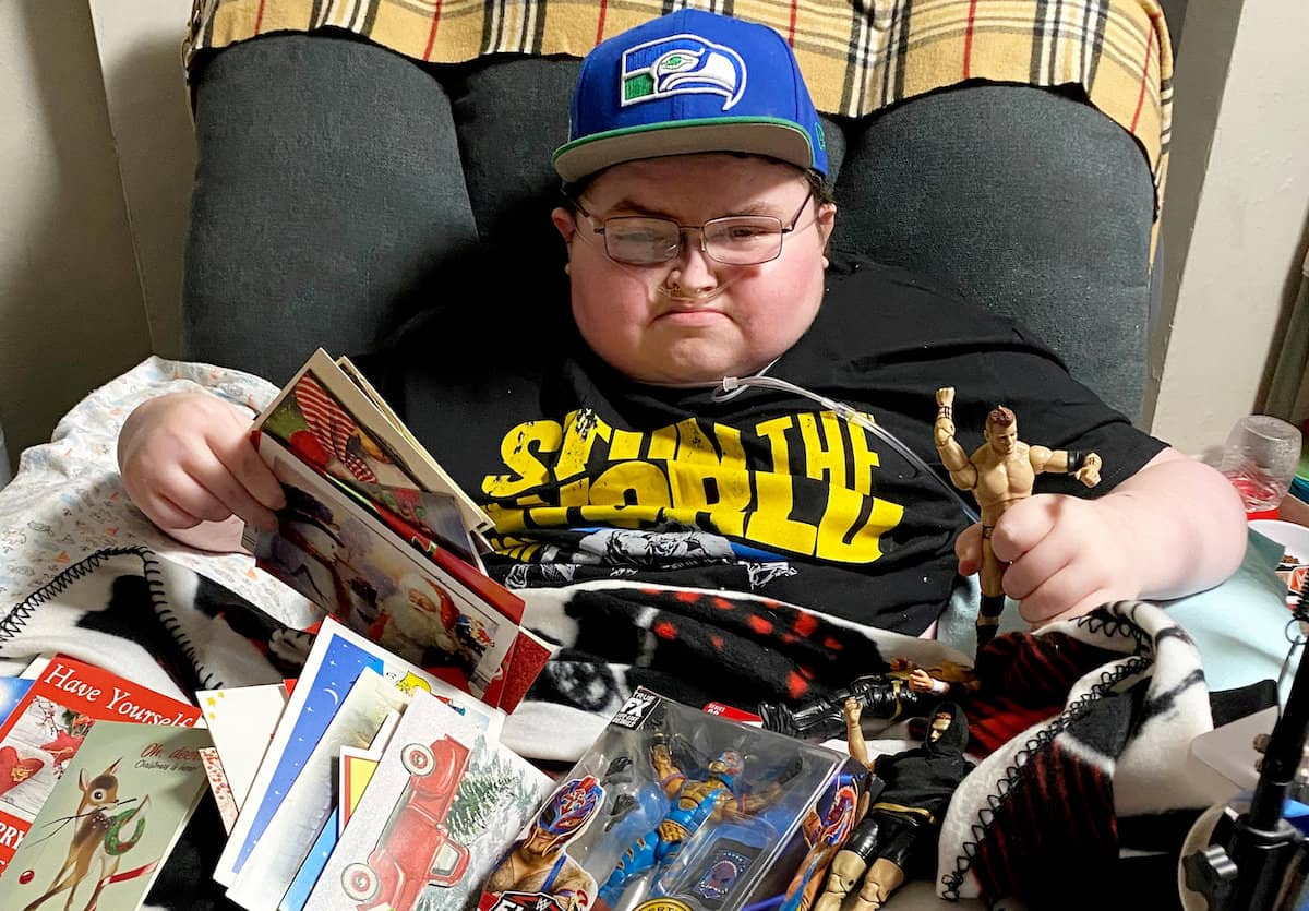 Disabled teen sent over 500 Xmas cards by strangers after mum put out request on Facebook