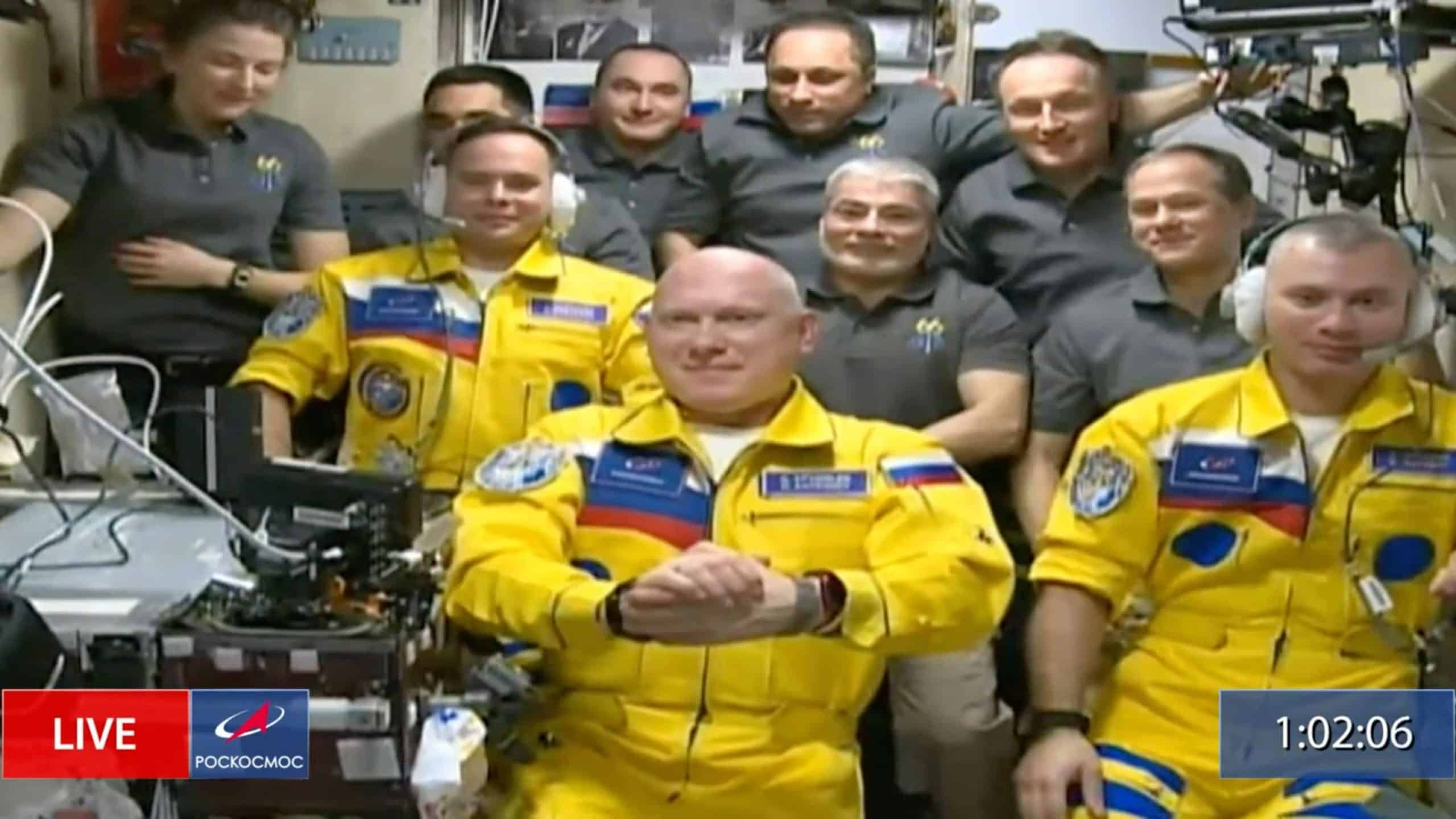 Russian cosmonauts wear Ukraine colours to International Space Station