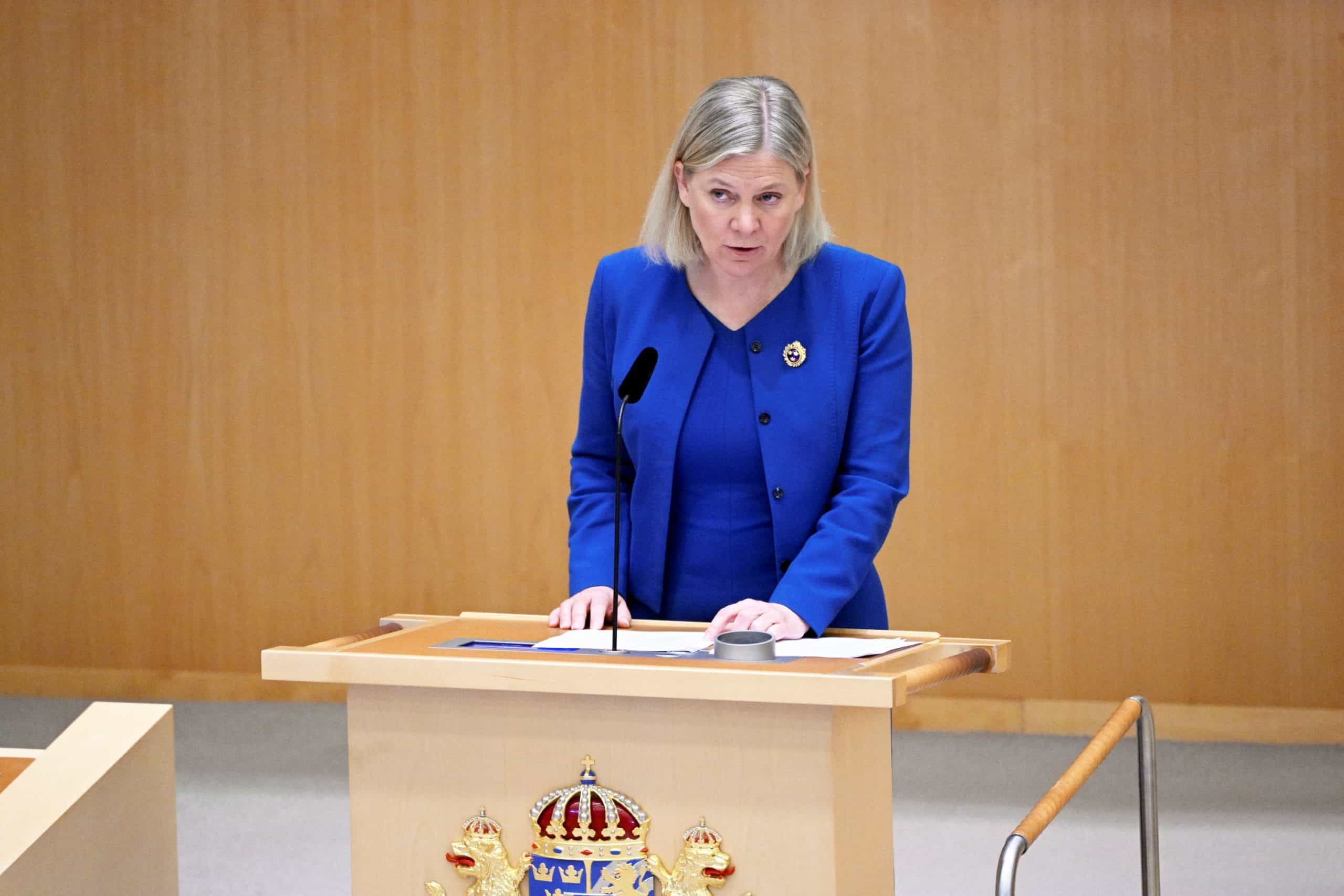 Sweden joins Finland in seeking Nato membership as Russia moves nuclear missiles towards Finnish border