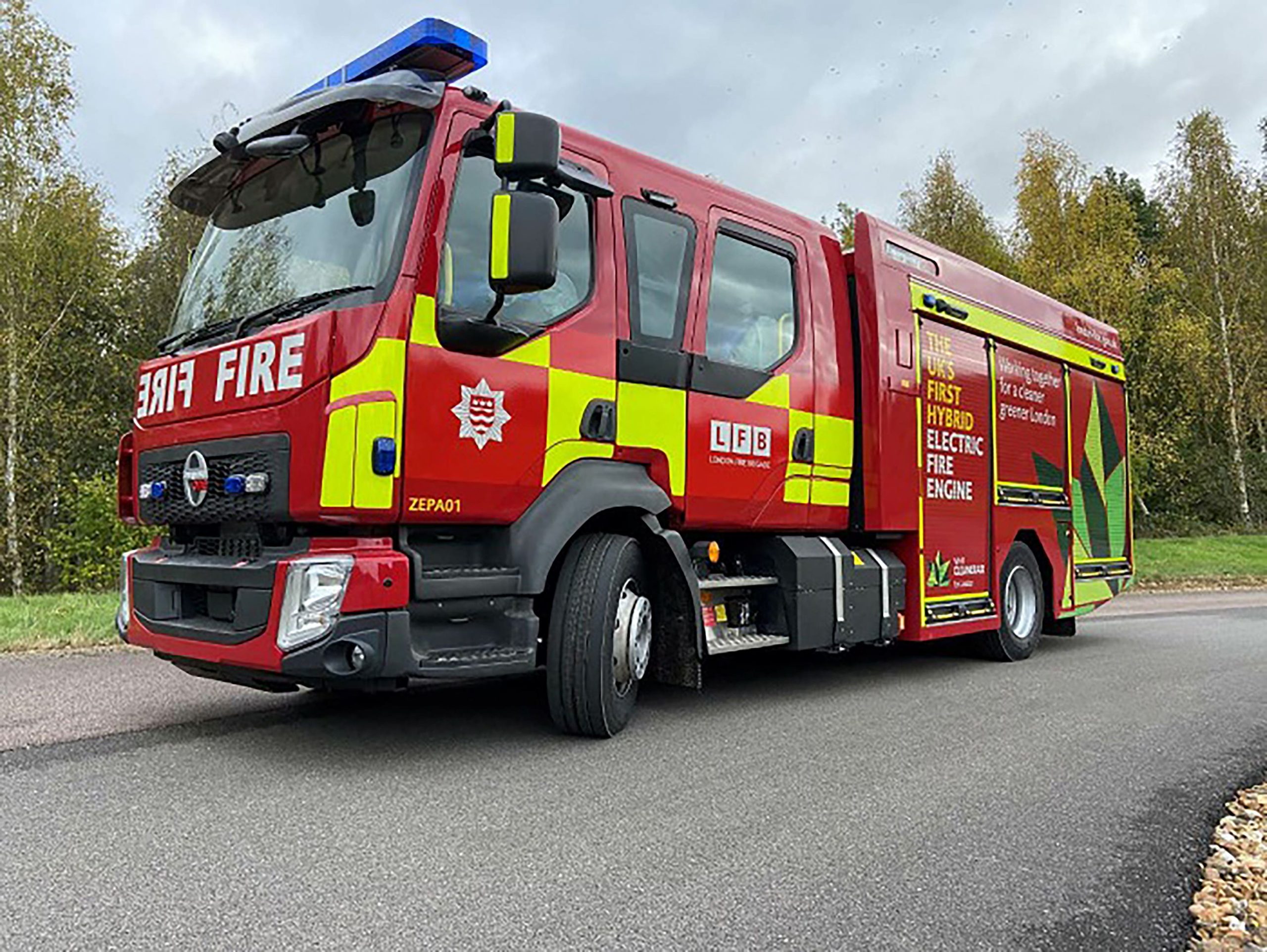 Watch: 80 firefighters tackling blaze at 17-storey block of flats in London