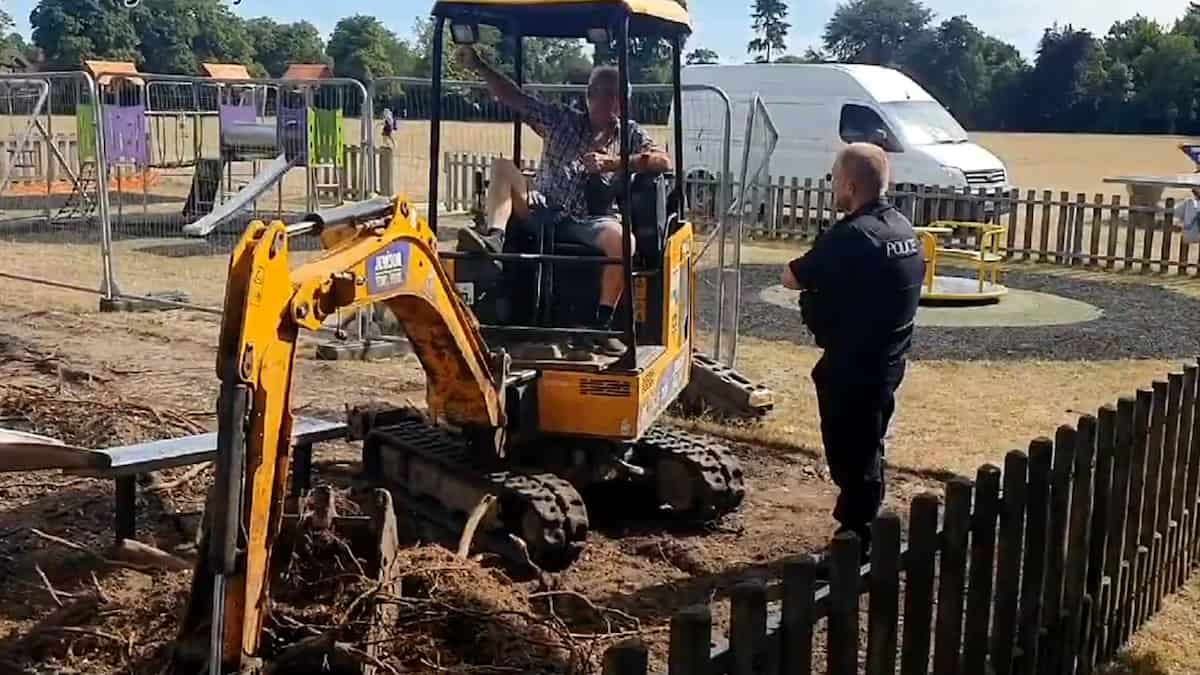 Disabled pensioner hijacks digger to protest actions of his local council – ‘Somebody has got to make a stand’