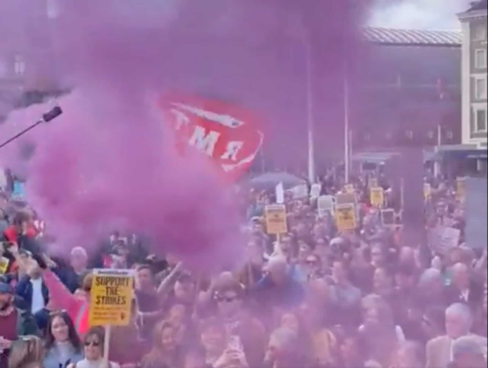 Tens of thousands join in solidarity with striking rail workers outside Kings Cross