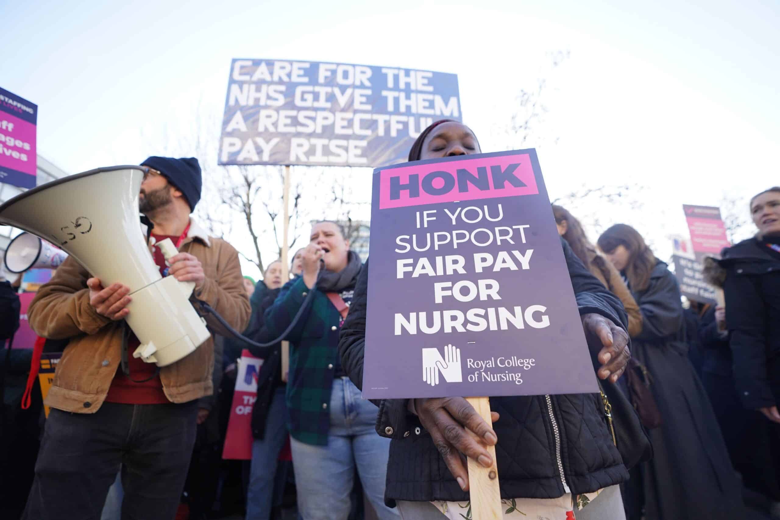 NHS bosses offer nurses £40 an hour to cross picket line