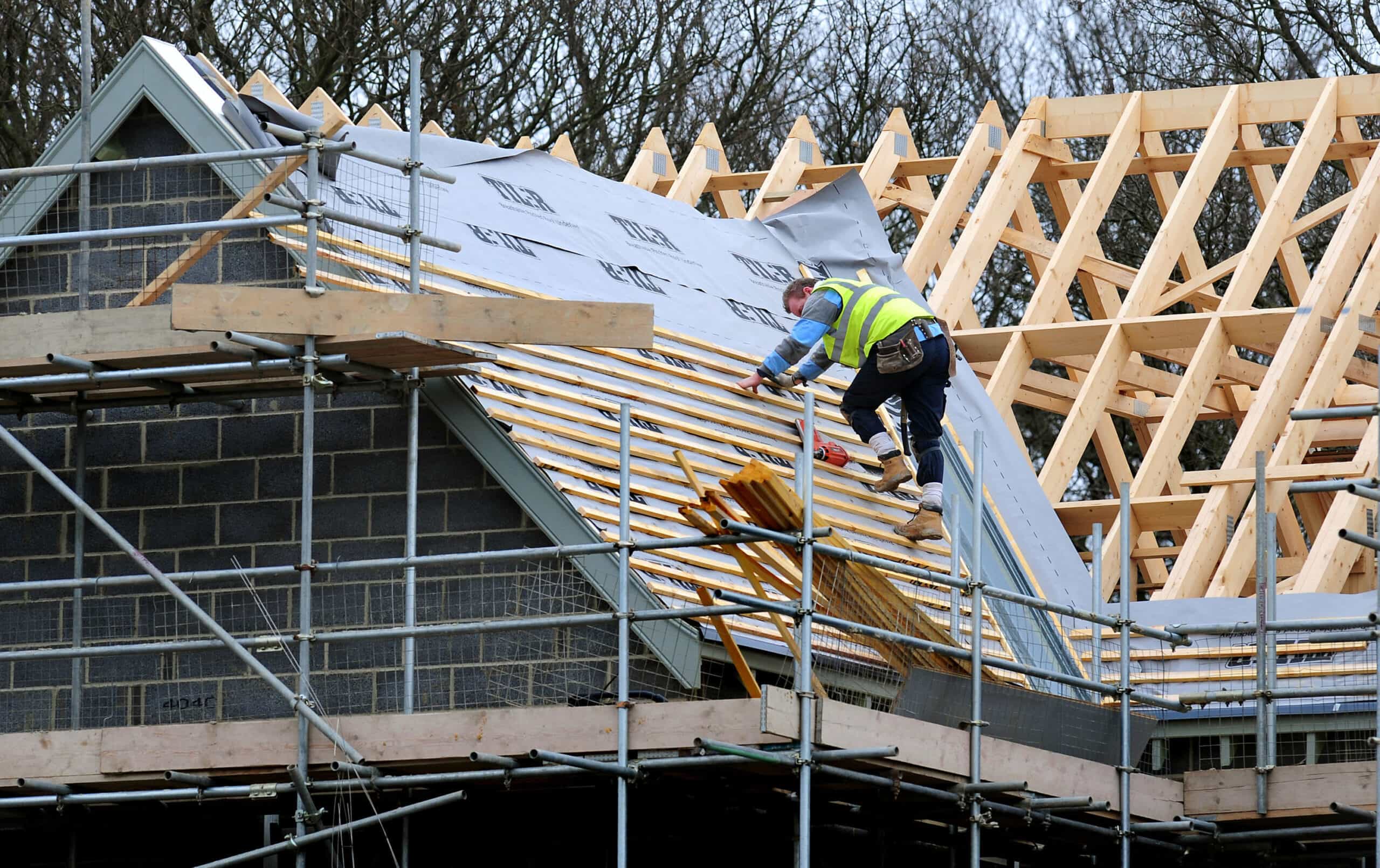 UK relaxes rules for foreign construction workers amid Brexit shortages