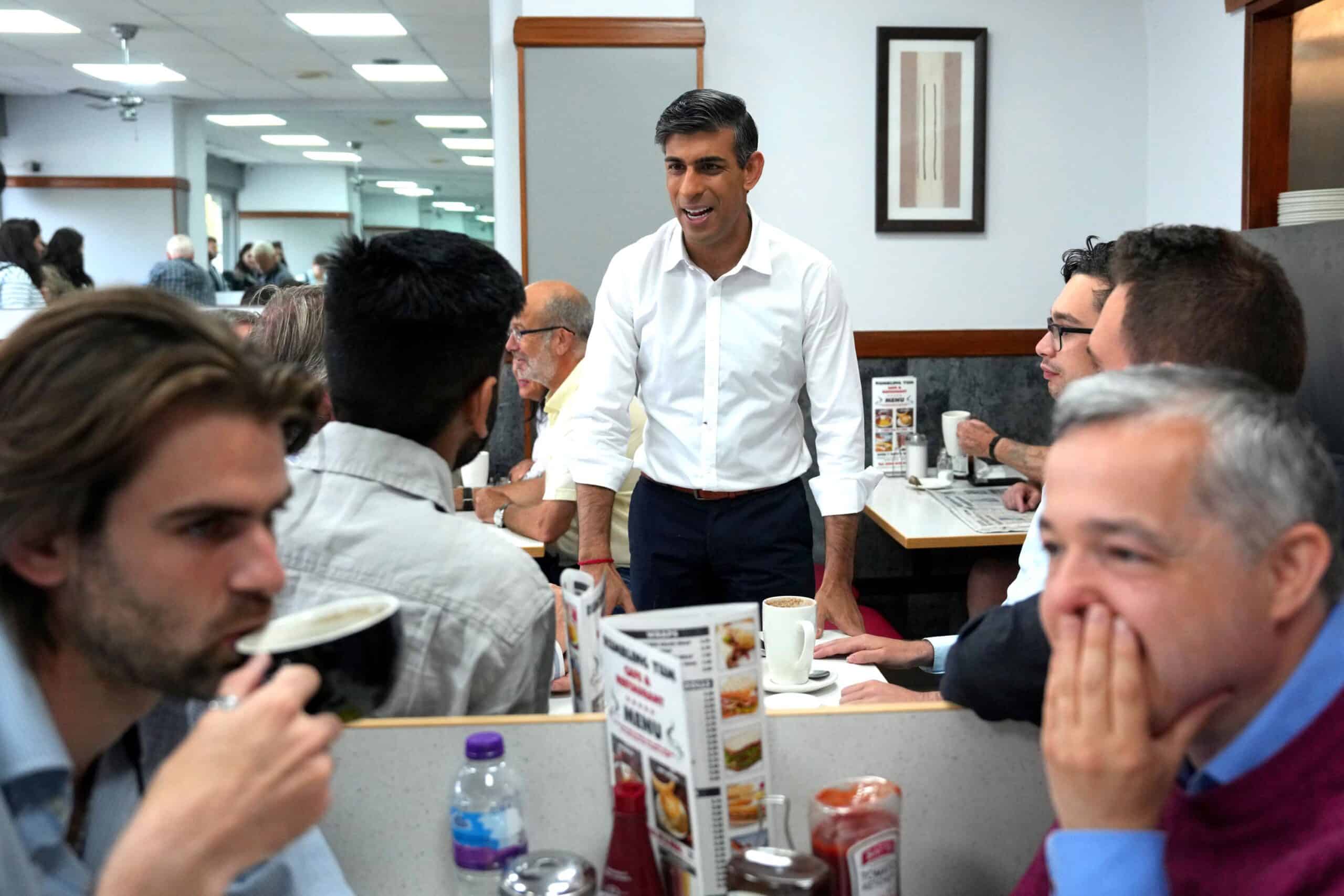 Sunak celebrates Tories’ Uxbridge win in greasy spoon cafe