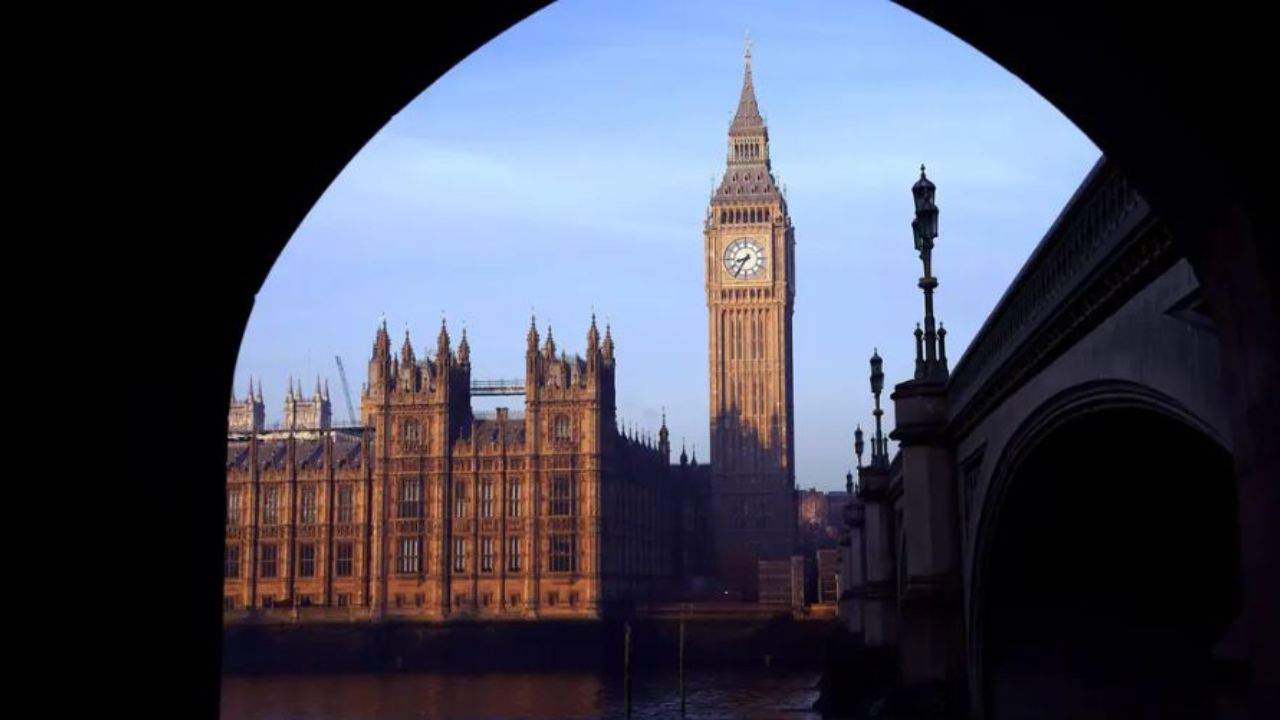 Crumbling concrete found in Parliament