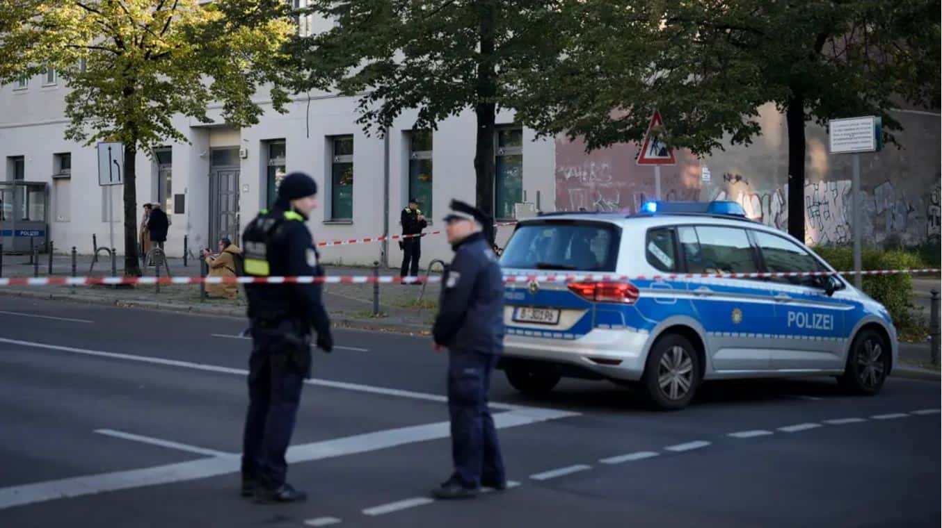 Synagogue attacked with firebombs as antisemitic incidents rise in Germany