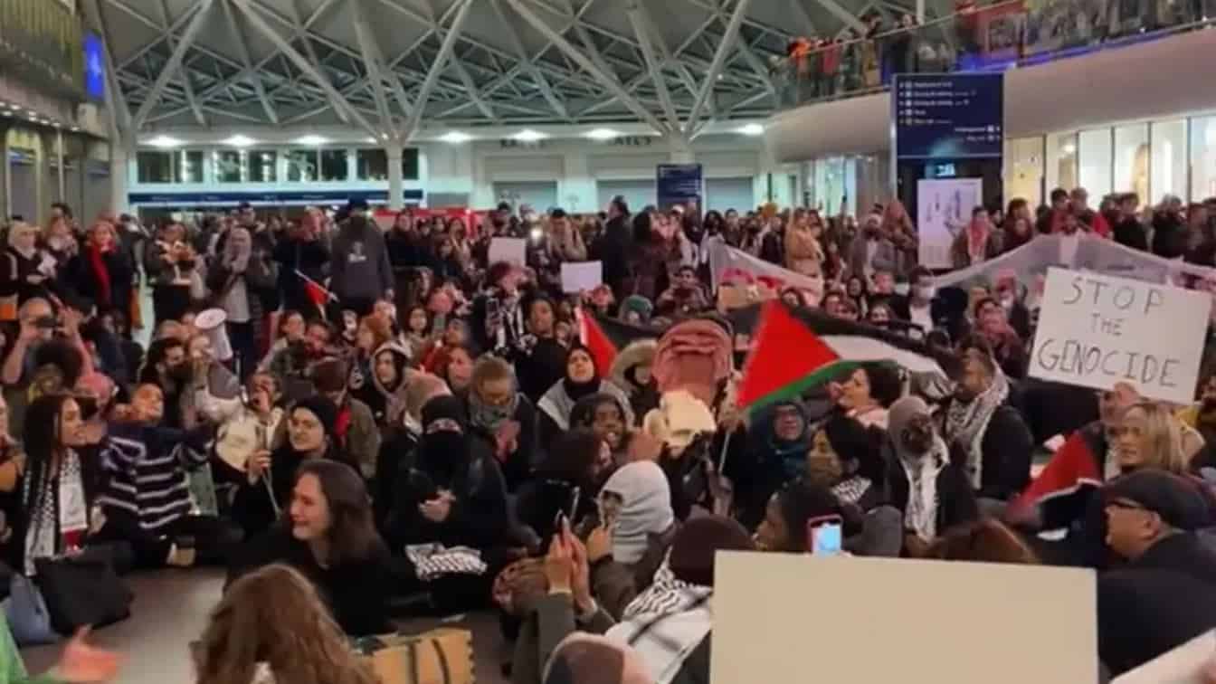 Five arrested at London King’s Cross after pro-Palestinian protest banned