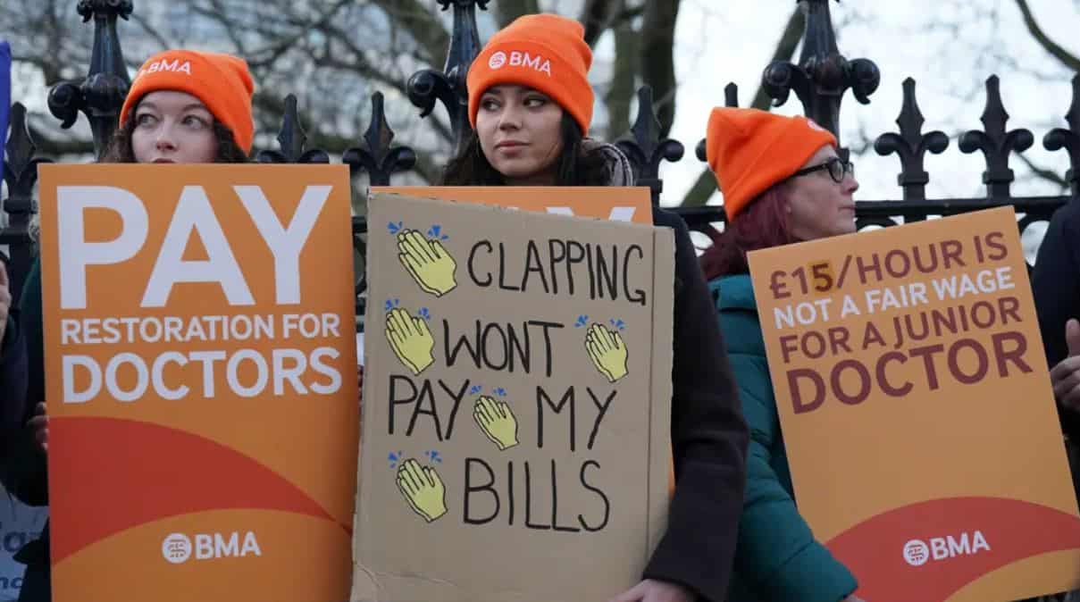 Doctors’ leaders accuse NHS bosses of bowing to political pressure over strikes