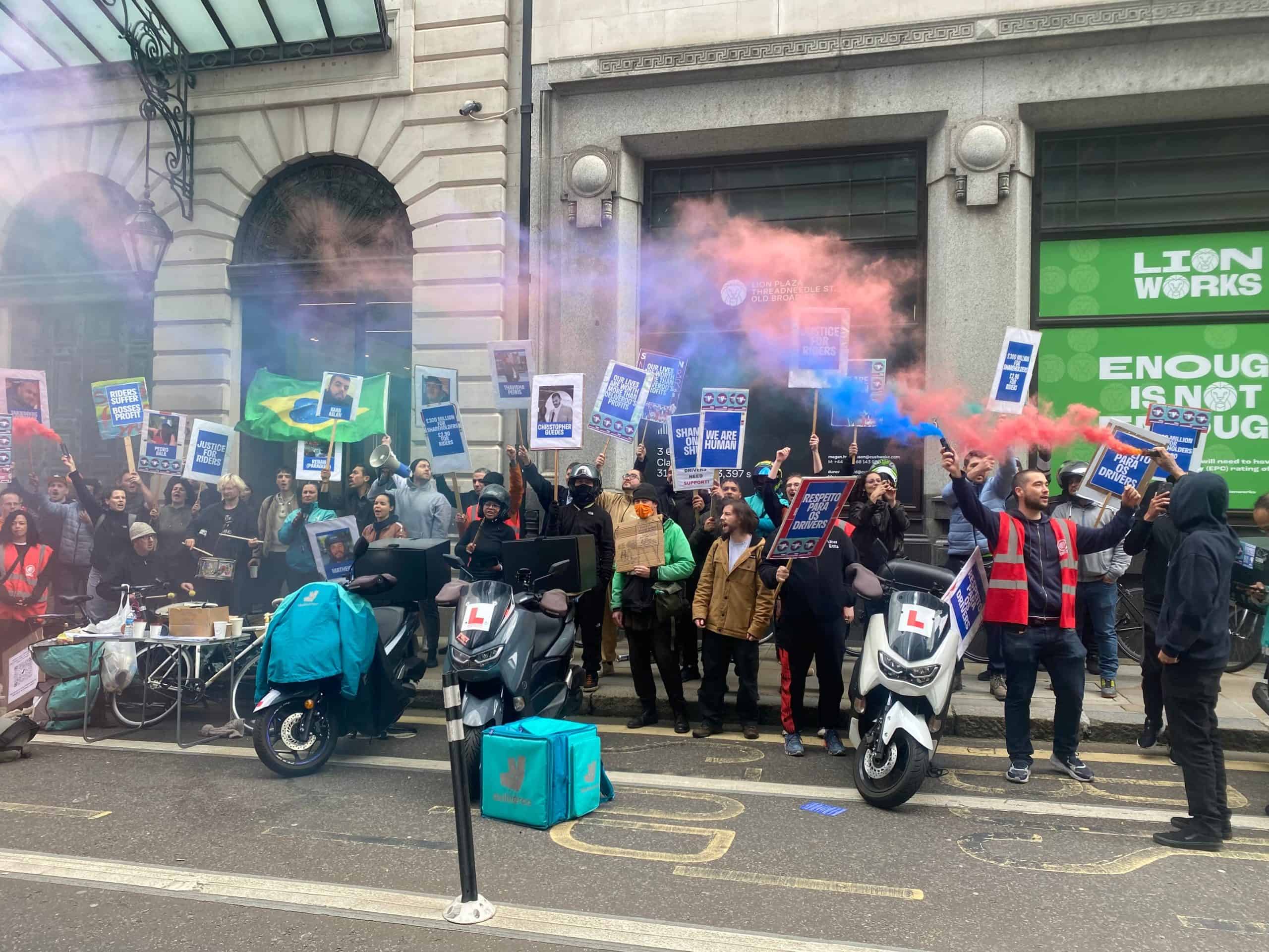 Deliveroo drivers protest over ‘soul-destroying’ working conditions outside AGM