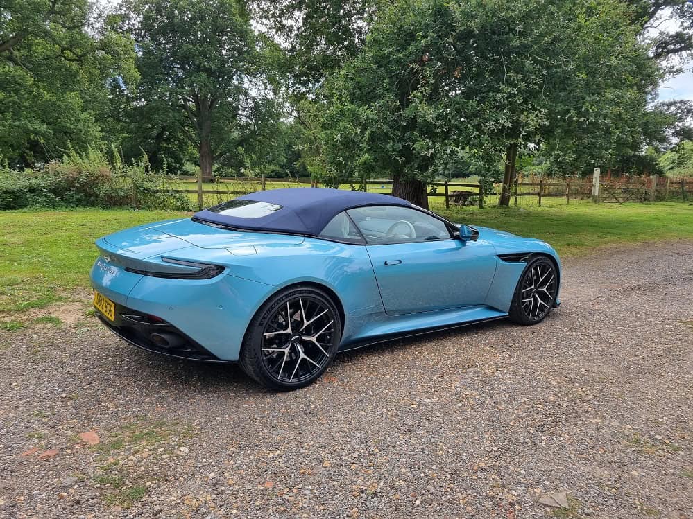 Aston Martin DB12 Volante