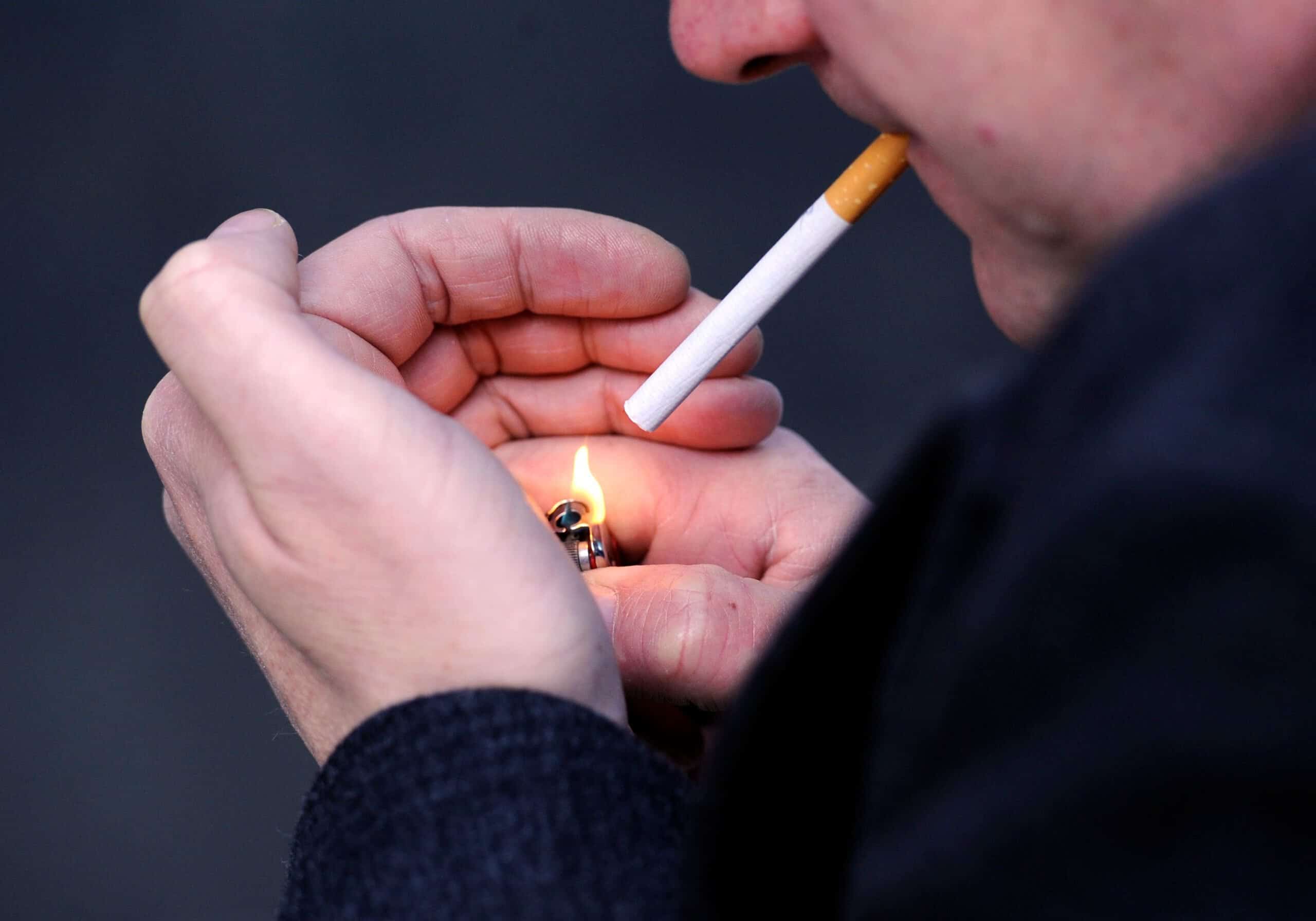 Most Brits are in favour of outdoor smoking ban in pubs and restaurants