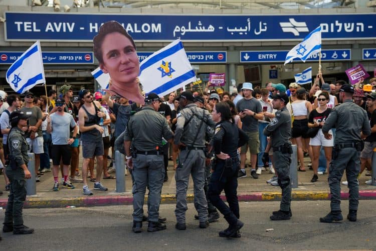 Ohad Zwigenberg/AP