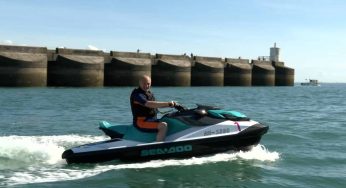 Ed Davey arrives at Lib Dem conference on a jet ski