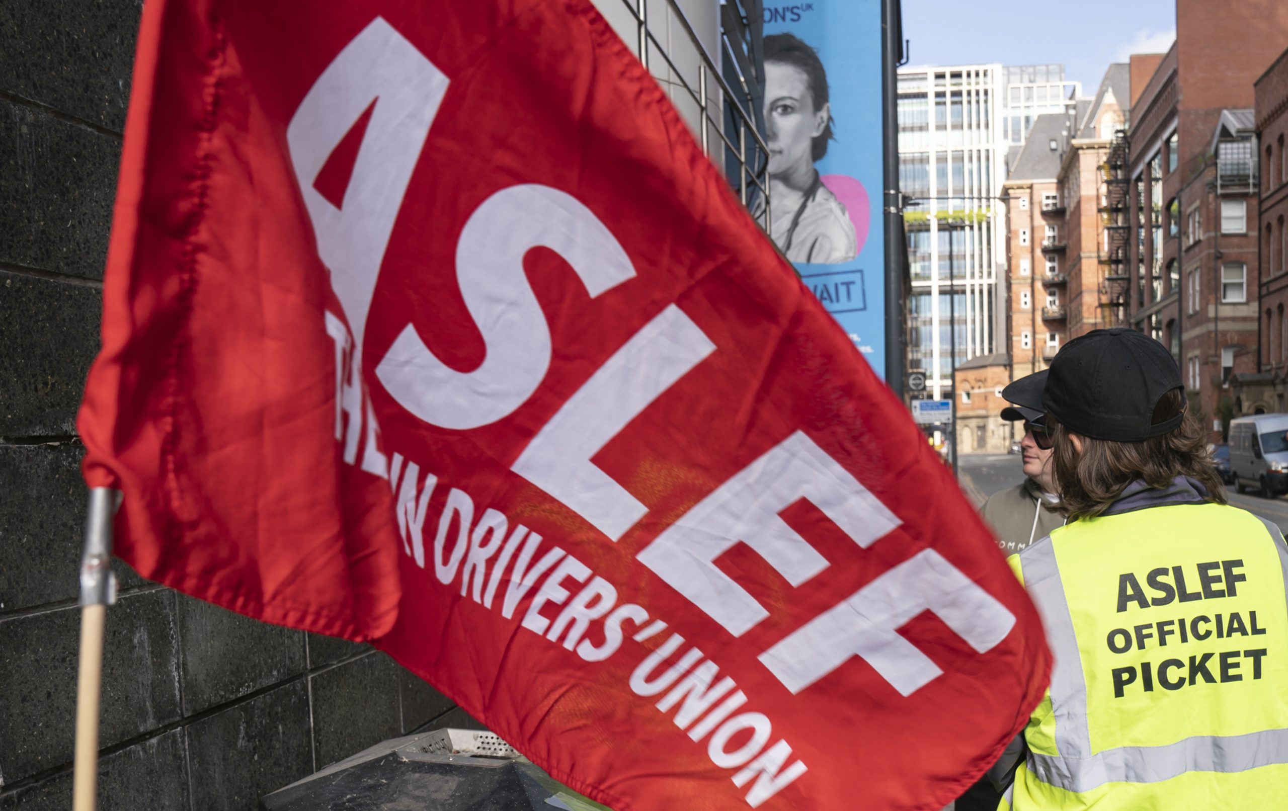 Aslef train drivers overwhelmingly back new deal to end two years of strikes